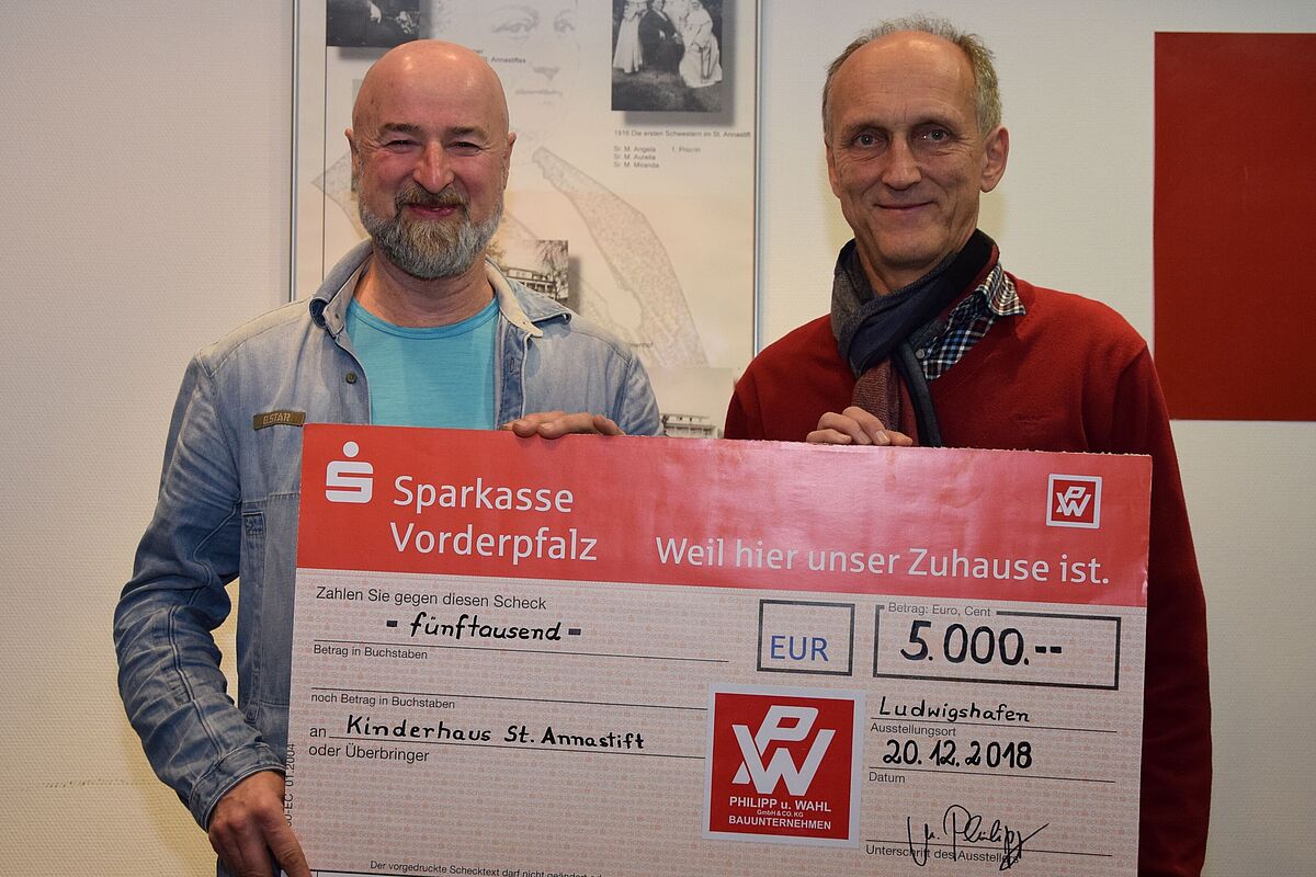 Besonderes Weihnachtsgeschenk Spende für Kinderheim St. Annastift
